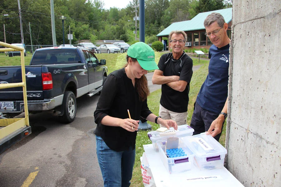 Sample taking of scales